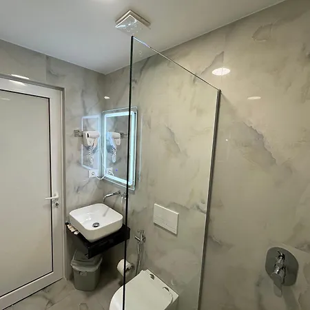 Center Sunrise * Ksamil